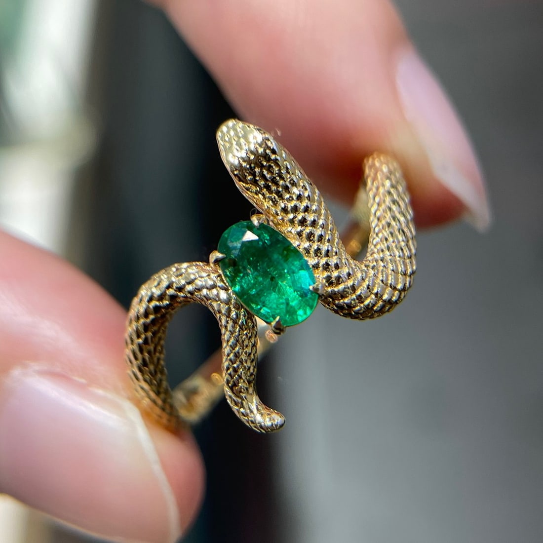 14K GOLD 0.30 CT VIVID GREEN NATURAL EMERALD RING - 2