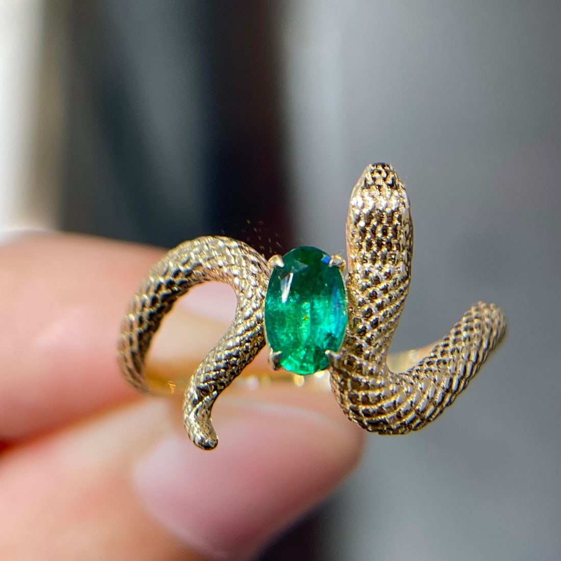 14K GOLD 0.30 CT VIVID GREEN NATURAL EMERALD RING - 3