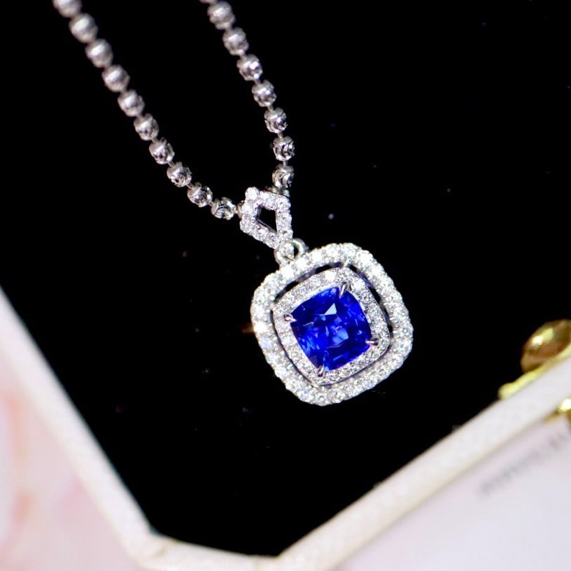14K GOLD 1.73 CTW VIVID BLUE NATURAL SAPPHIRE and DIAMOND PENDANT (1 of 2)