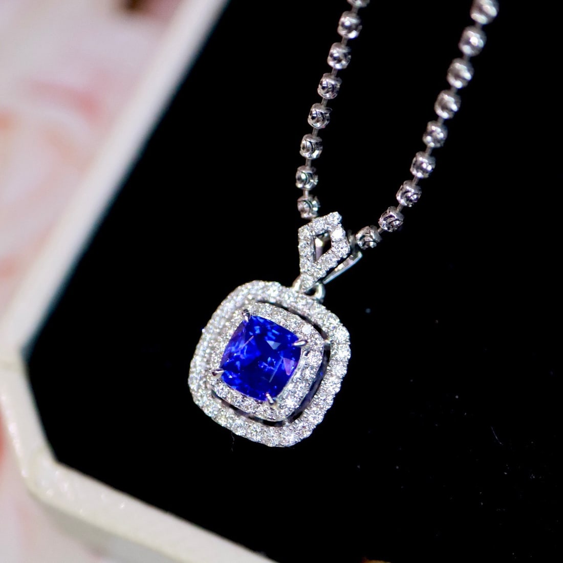 14K GOLD 1.73 CTW VIVID BLUE NATURAL SAPPHIRE and DIAMOND PENDANT - 2