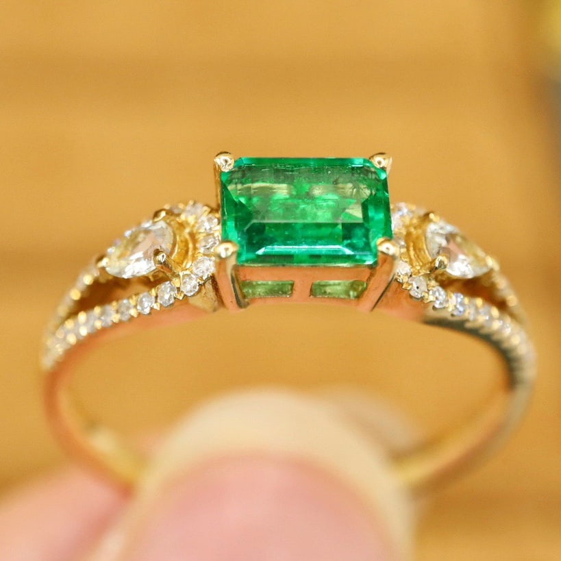 14K GOLD 0.67 CTW VIVID GREEN NATURAL EMERALD and DIAMOND RING - 3