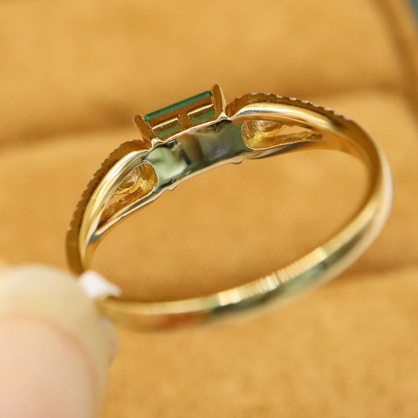 14K GOLD 0.67 CTW VIVID GREEN NATURAL EMERALD and DIAMOND RING - 5