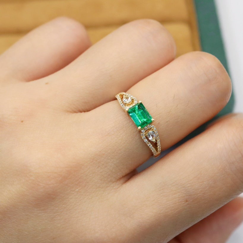 14K GOLD 0.67 CTW VIVID GREEN NATURAL EMERALD and DIAMOND RING - 6