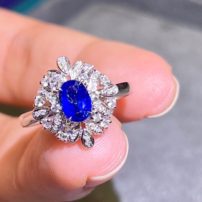 14K GOLD 0.75 CTW VIVID BLUE NATURAL SAPPHIRE and DIAMOND RING - 2