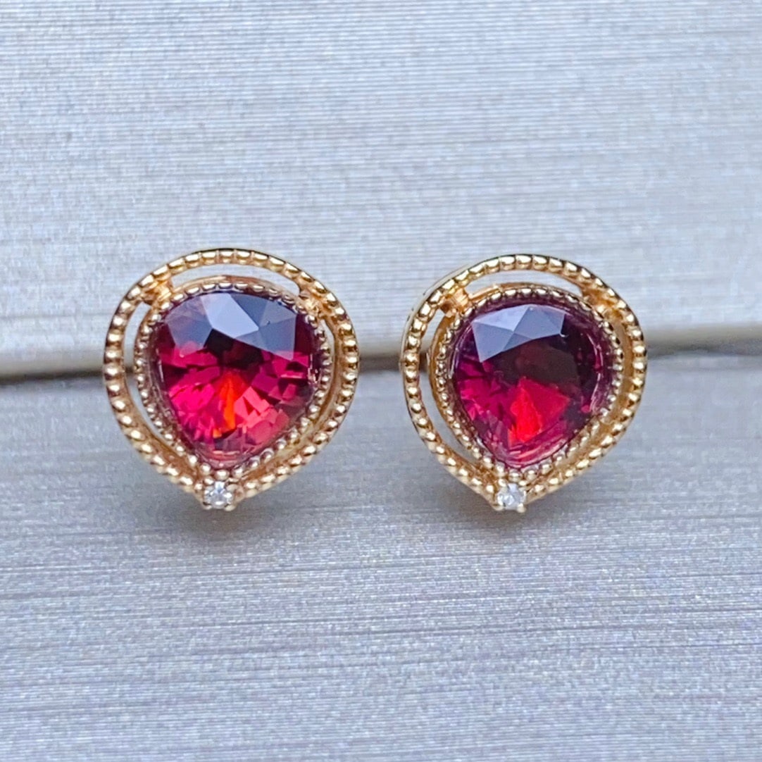 14K GOLD 0.95 CT NATURAL TOURMALINE and DIAMOND EARRINGS: Title:14K GOLD 0.95 CT NATURAL TOURMALINE and DIAMOND EARRINGS Description:Ref:230678113Gold Content:14K GoldMain Gemstone:TourmalineNumber of stones:2Shape:PearCarat Weight:0.95ct Color:RedTreatment: