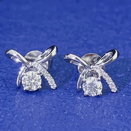 14K GOLD 0.28 CTW NATURAL H DIAMOND EARRINGS: Title:14K GOLD 0.28 CTW NATURAL H DIAMOND EARRINGS Description:Ref:230678119Gold Content:14K GoldMain Gemstone:DiamondShape:RoundCarat Weight:0.24ct Clarity Grade:VS2Color:HTreatment:NaturalCut