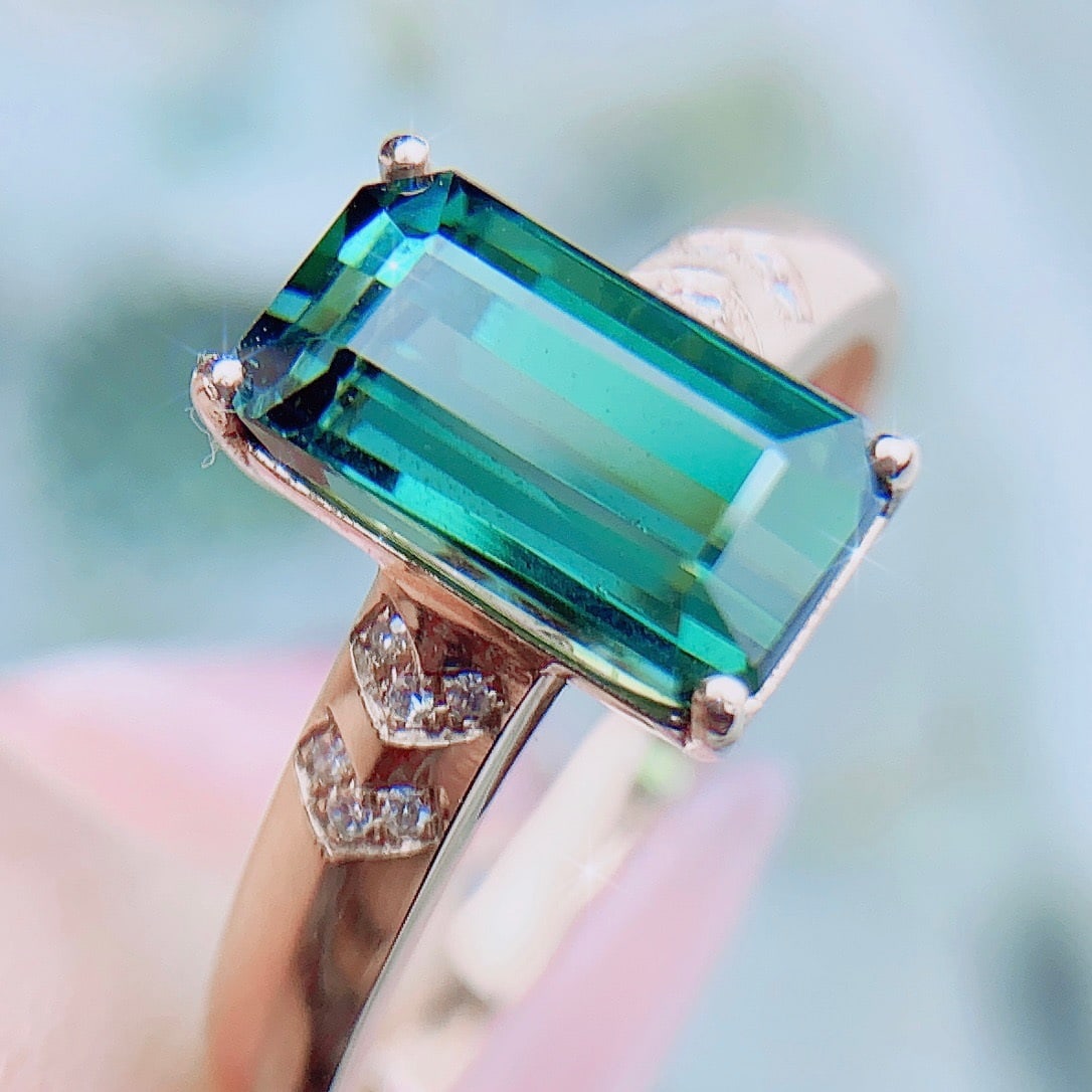 14K GOLD 2.33 CTW NATURAL TOURMALINE and DIAMOND RING: Title:14K GOLD 2.33 CTW NATURAL TOURMALINE and DIAMOND RING Description:Ref:230678099Gold Content:14K GoldRing Size:7.25USMain Gemstone:TourmalineNumber of stones:1Shape:OctagonalCarat Weight:2.3ct