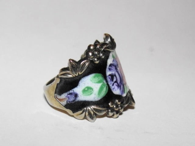 Art Deco Black Floral Enamel Ring - 3