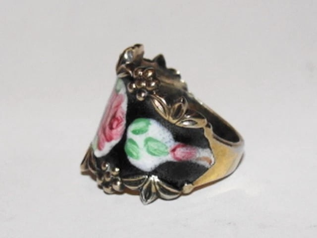 Art Deco Black Floral Enamel Ring - 4