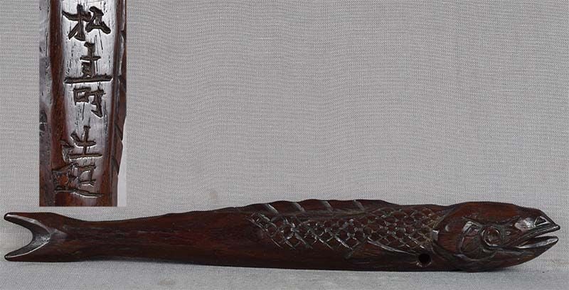 Early 19c netsuke DRIED FISH by SHOJU 20.6 cm: Unusual early 19th century large wooden netsuke of dried fish - probably salmon. Strong early carving with exaggerated rough features, beautiful dense fruitwood with superb patina, in great condition.