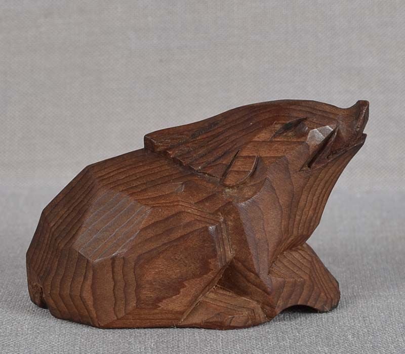 19c Hida school netsuke WILD BOAR: 19th century ichii (yew wood) netsuke of a resting wild boar, its head raised. Skillfully carved out of chosen matsu (Korean pine wood) in characteristic Hida school ittobori (one cut) style with