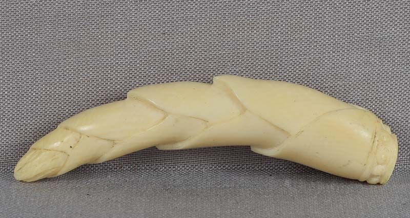 Late Meiji netsuke BAMBOO SHOOT: Late Meiji (1900s) netsuke of a bamboo shoot. Excellent realistic carving capturing the essence of the object. Wonderful sense of volume, very pleasant to hold. Length 2.34 inches. Reserve: $170.00