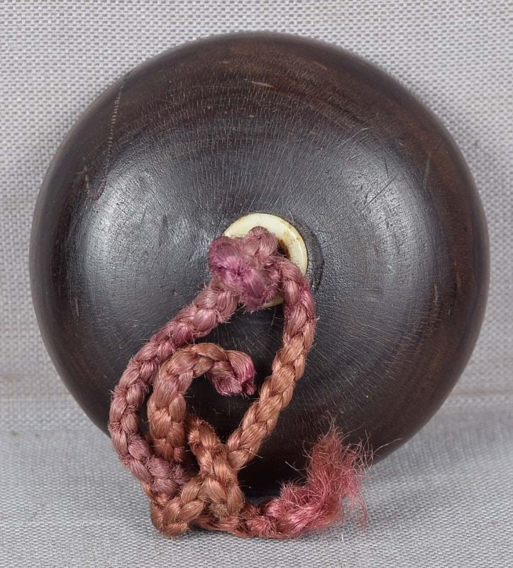 19c netsuke ACTOR with boxes by MINGYOKU - 3