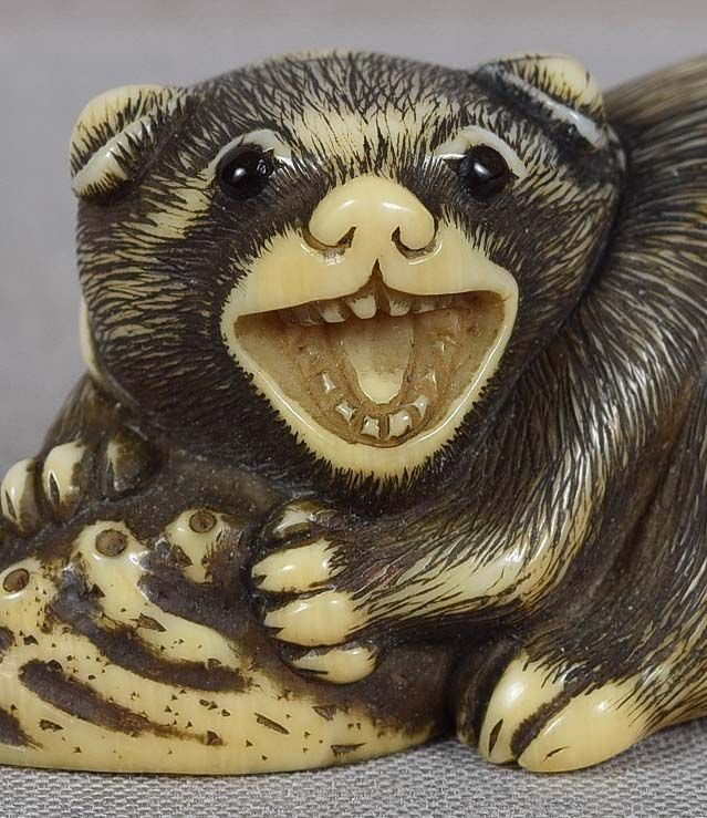 18c Kyoto netsuke PUPPY with abalone - 2