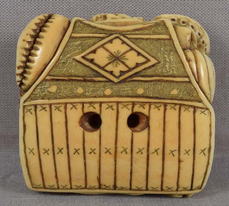Early 19c netsuke KENDO HELMET breastplate, seashells - 6