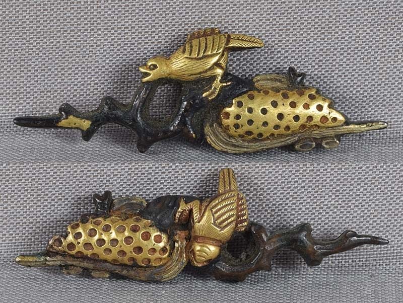 Pair e18/19c Japanese sword MENUKI MAGPIES riverbank shoring: Pair of late 18th to early 19th century Japanese sword menuki depicting magpies in different attitudes jumping around gnarled branches and waves by woven rattan containers with stones - such bundles w