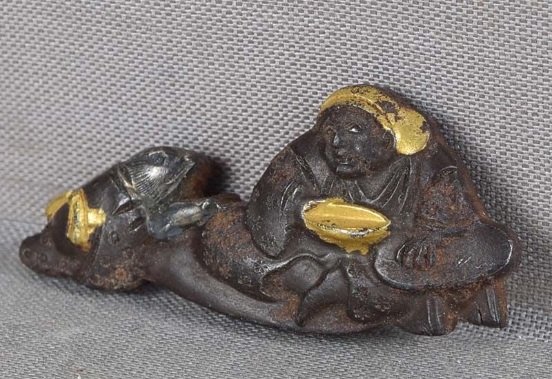 19c Japanese iron MAE-KANAGU pouch clasp TONGUE CUT SPARROW - 3