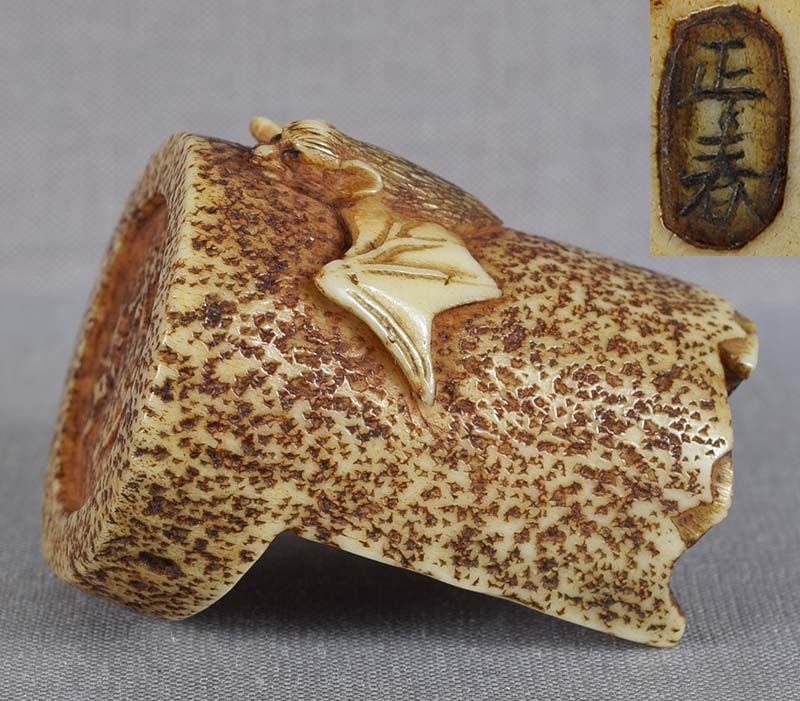 19c staghorn netsuke BAT on TODAI-JI ROOF TILE by MASAHARU: 19th century staghorn netsuke of a bat resting on an old roof tile. The tile face has raised characters reading TODAI-JI - it is one of the Seven Great Temples located in Nara, and is the