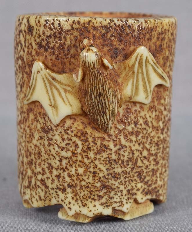19c staghorn netsuke BAT on TODAI-JI ROOF TILE by MASAHARU - 3