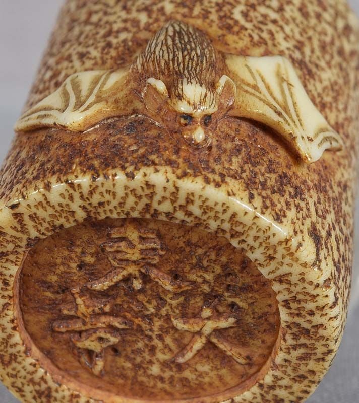 19c staghorn netsuke BAT on TODAI-JI ROOF TILE by MASAHARU - 5