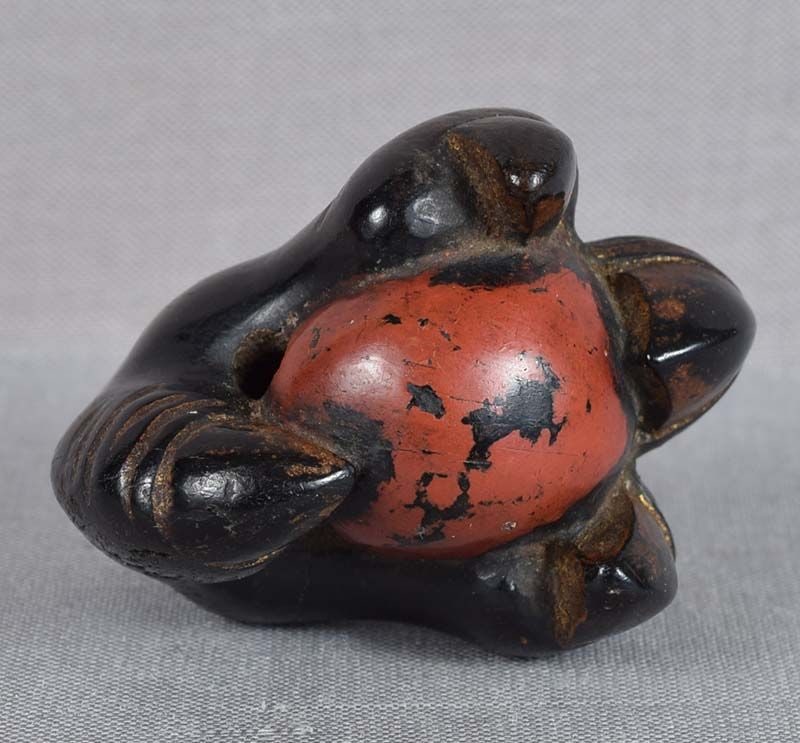 19c netsuke EAGLE TALONS clutching Precious Gem: Very unusual 19th century lacquered wood netsuke of eagle talons clutching a tama (Precious Gem). Beautifully carved out of dark dense wood (probably kurogaki - black persimmon), gold lacquer