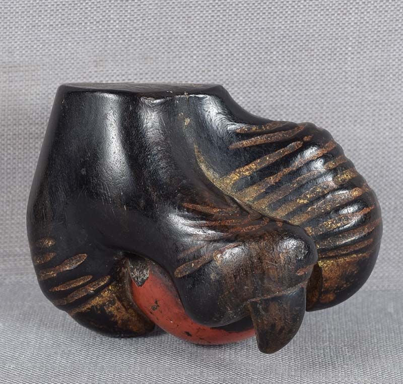 19c netsuke EAGLE TALONS clutching Precious Gem - 2