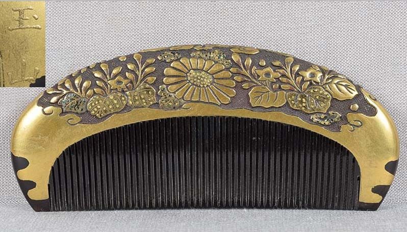 19c Japanese lacquer buffalo horn KUSHI hair comb by GYOKUZAN: Late Meiji period (1890s 1912) Japanese buffalo horn kushi (hair comb) with carved and gold lacquered decoration of flowers with shoots and leaves with fine tiny green mother-of pears pieces, design