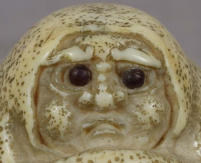 19c netsuke DARUMA doll with landscape inside - 2