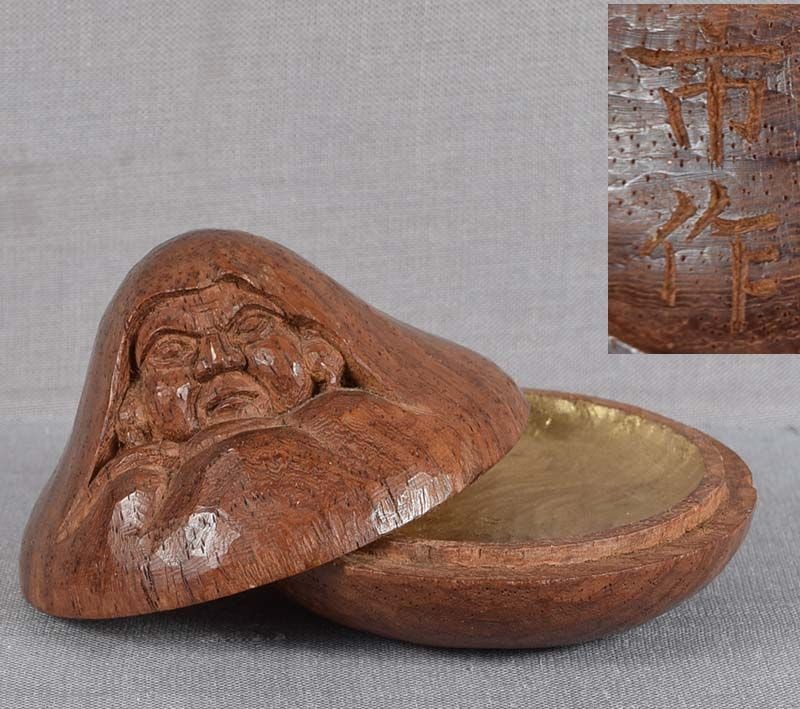 Vintage tea ceremony KOGO box DARUMA by KAZUICHI: Vintage Japanese wooden kogo (box for incense during tea ceremony), its cover carved in a shape of the Zen Patriarch Daruma wearing a monk’s cape, and with gold lacquer on the inside. Beautiful