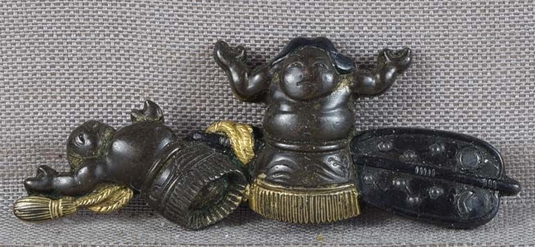 19c Japanese MAE-KANAGU pouch clasp SUMO WRESTLER DOLLS (1 of 4)