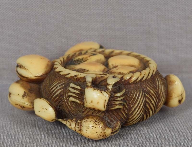 Early 19c shunga netsuke CRABS & CLAMS in basket: Early 19th century netsuke of two crabs crawling about a woven basket containing hamaguri (clams) with more shells thrown around it. Subtle elegant piece in Japanese taste of implied shunga character 