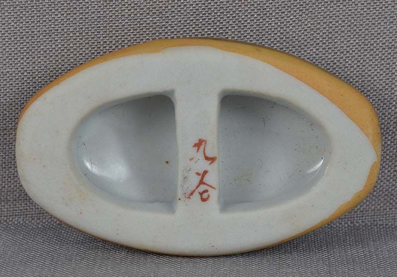 1920s Japanese porcelain Kutani OBIDOME netsuke FLOWERS - 2