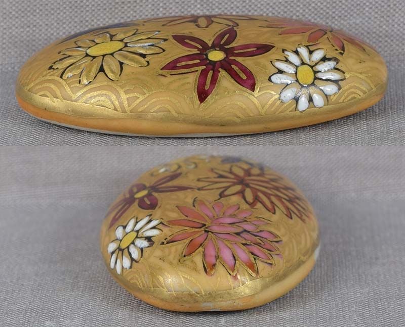 1920s Japanese porcelain Kutani OBIDOME netsuke FLOWERS - 3