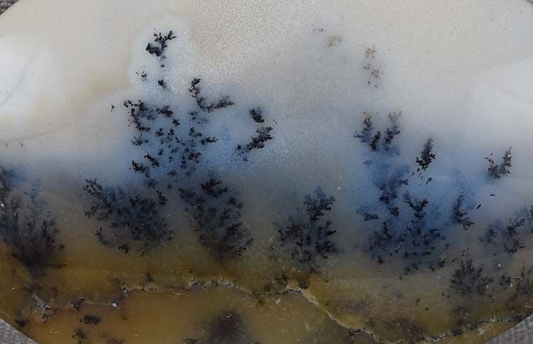 Moss agate OBIDOME netsuke TREES in mist - 5