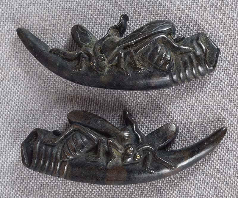 Pair 19c Japanese sword MENUKI WASPS eggs - 2