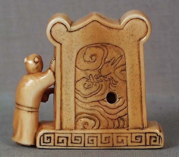 19c netsuke BOY by DRAGON SCREEN ex Mary O’Brien - 3