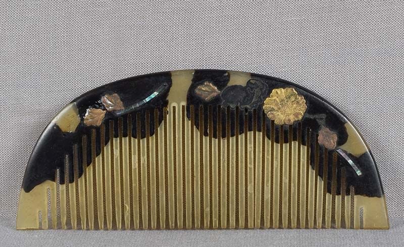19c Japanese lacquer buffalo horn KUSHI hair comb FLOWERS: Late Meiji period (1890s 1912) Japanese buffalo horn kushi (hair comb) with lacquer decoration of flowers and leaves, design continuing on both sides. Nicely made, good work in Japanese taste, some