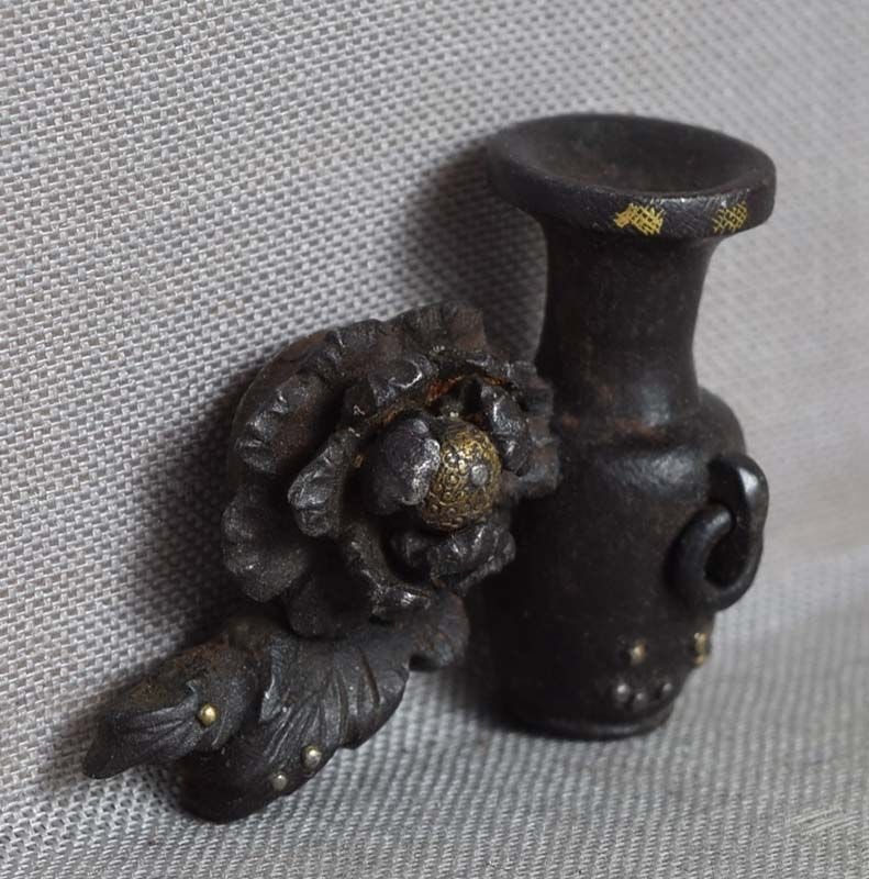 19c Japanese MAE-KANAGU pouch clasp VASE & PEONY - 2