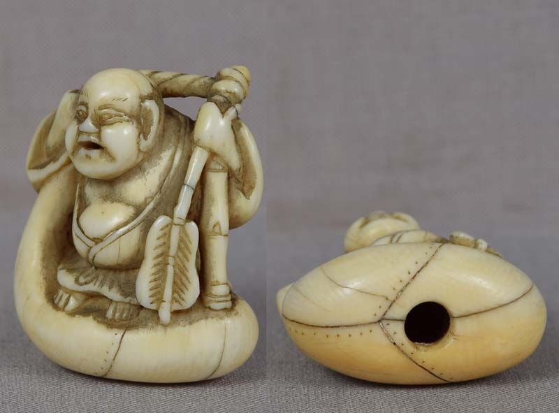 Early 19c netsuke HOTEI on bag - 4