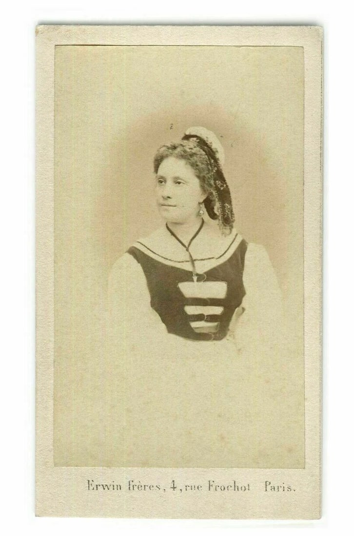 CDV Photo – Marie Miolan-Carvalho, Soprano – Erwin Frères Paris c 1865: Title: CDV Photo – Marie Miolan-Carvalho, Soprano – Erwin Frères Paris c 1865 Description: Portrait of famed French soprano Marie Miolan-Carvalho, known for her role in