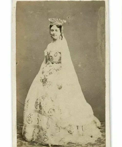 Alice Théric French Opera Singer – Numa Fils Albumen CDV Photo 1864: Title: Alice Théric French Opera Singer – Numa Fils Albumen CDV Photo 1864 Description: Full-length albumen CDV of opera artist Alice Théric by Numa Fils. Costumed stage pose. Wonderfu
