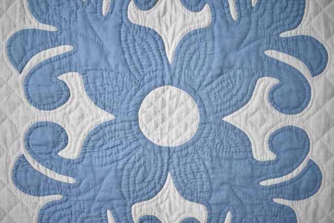 Blue & White Pineapple Applique Quilt - 3