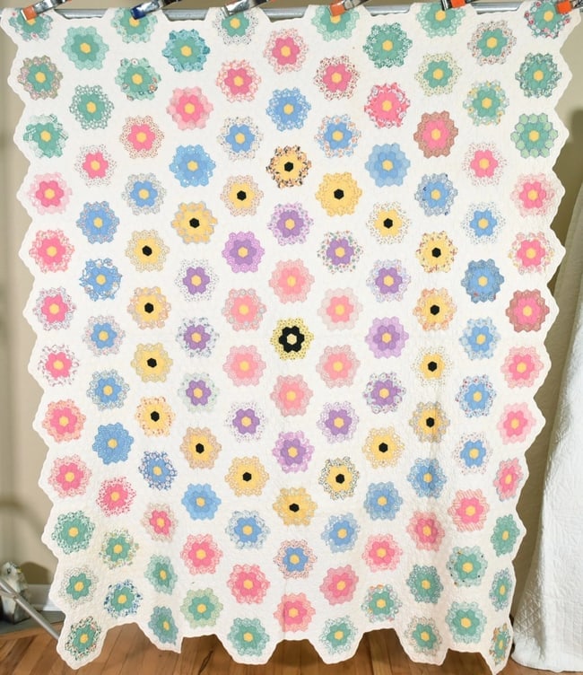 30's Flower Garden Quilt, Small Pieces (1 of 10)