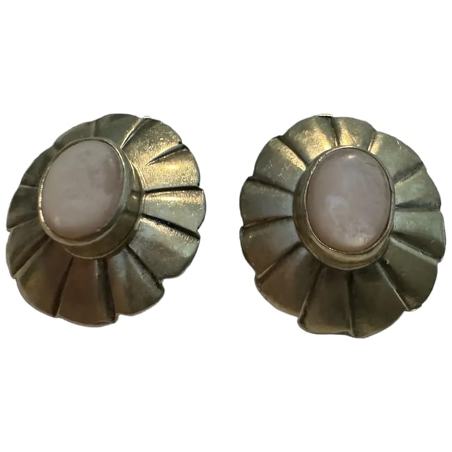 Vintage sterling silver & mother of pearl Zuni clip on earrings: Vintage sterling silver & mother of pearl Zuni clip on earrings native made clips are tight, they measure aprox 3/4 "long fine craftsmanship. Item id: RL-9996 Color: Silver Item Type: Vintage