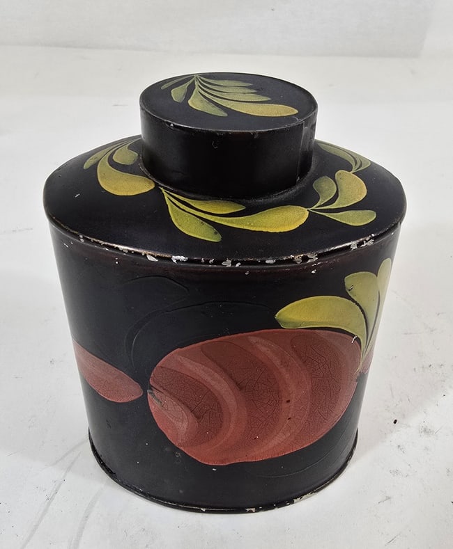 Tole ware tea caddy: Title: Tole ware tea caddy Dimension: 4.5 x 3.5 x 2.5 Description: American decorated tole ware tea caddy ca 1830-40. Exceptional condition of the decoration and Japanning. A nice example for the