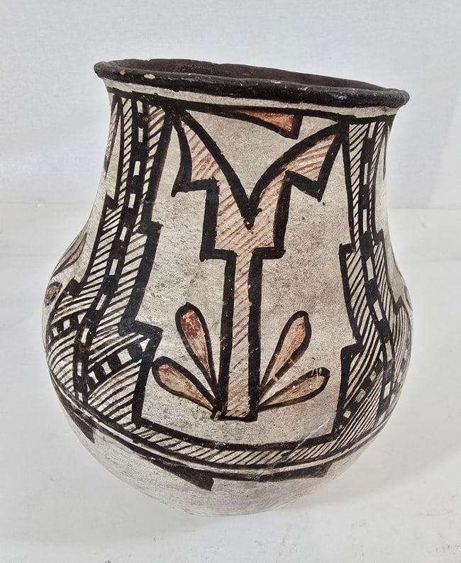 Isleta Pueblo pottery jar - 5