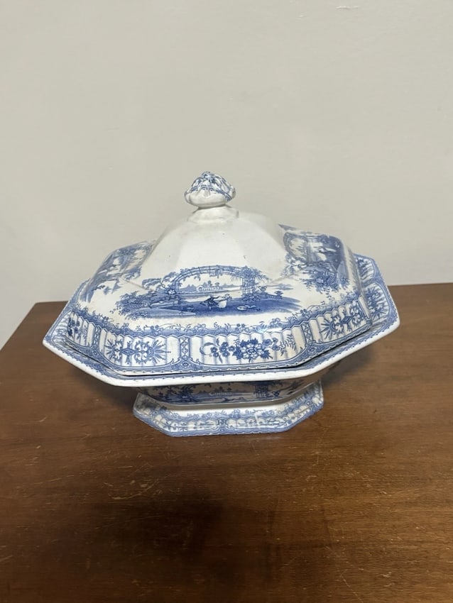 Bower Staffordshire Covered Vegetable Dish (1 of 5)