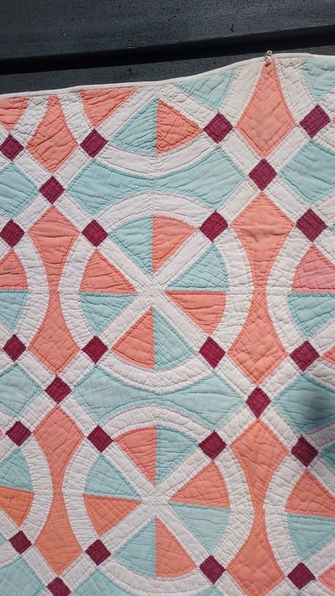 Double wedding ring Design Antique Quilt medium Weight 65 X 74" Awesome colors: Beautiful coorsNice look to this piece. Unfortunately small fabric worn with small holes. Light isolated stains . Heavyweight. Measures 65 x 74" . Shipping includes insurance. Shipping: Domestic: