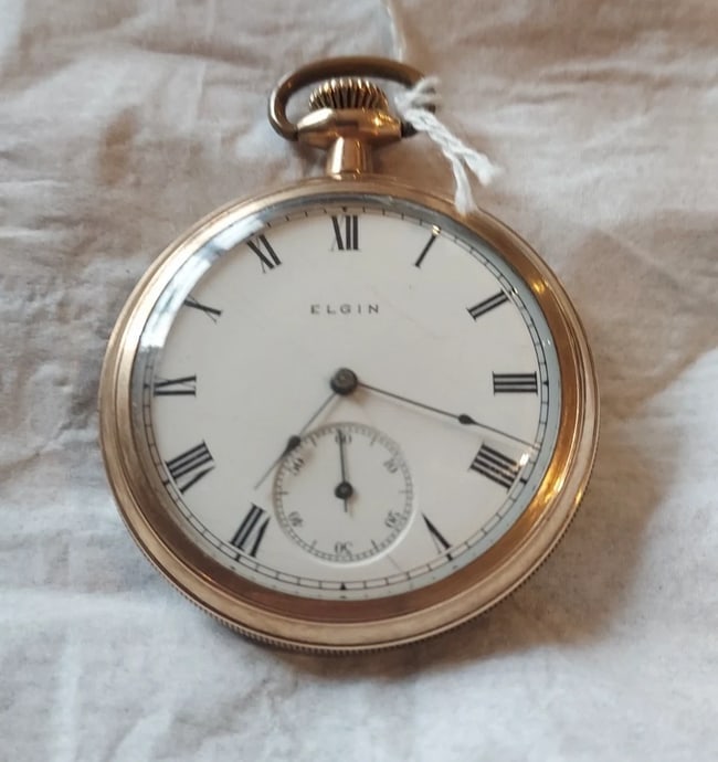 Pocket Watch Case Gold Filled royal 20 year WORKING 16s DUSTY coin edge #2: Great looking piece in very good condition. 16s No wear spots . Case marked royal 20 years. Works measure 1 5/8". Name DUSTY engraved on back I will be listing about 10 GF watches from a collection