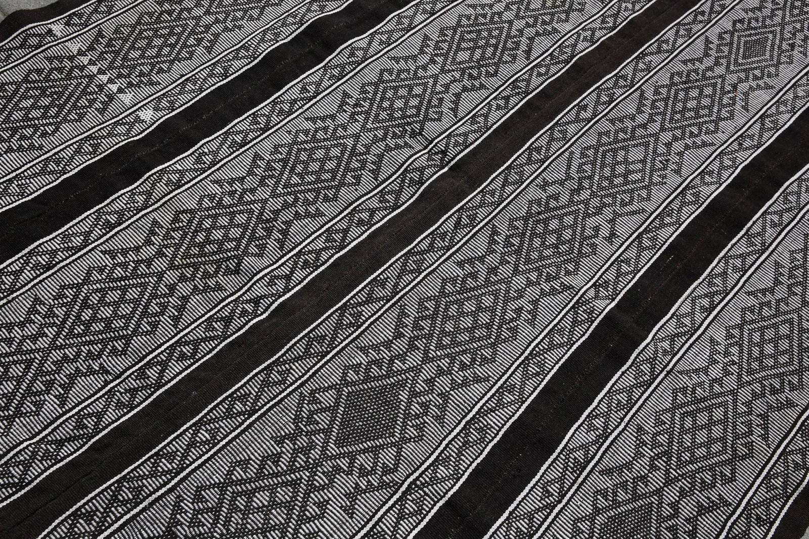 5'10'' x 7'11'' Handmade Vintage Wool Patchwork Rug - 384 - 3